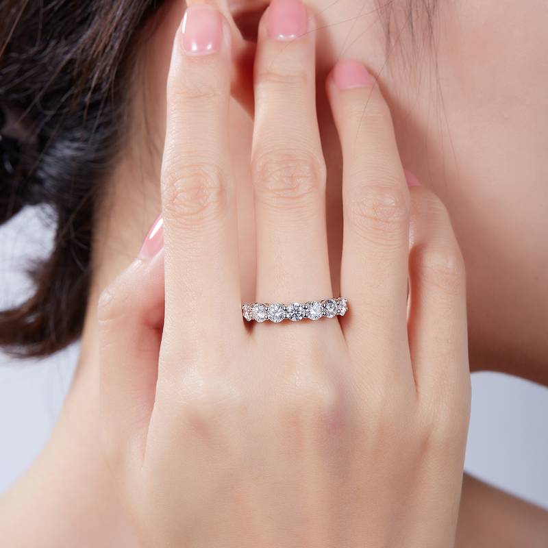Circular S925 Silver Plated Platinum Moissanite Diamond Women's Ring 2.1 Carat D-Class